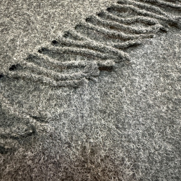 Wilfred Oversized Charcoal Wool Scarf 🇮🇹 – Fabric Made in Italy - Picture 8 of 9